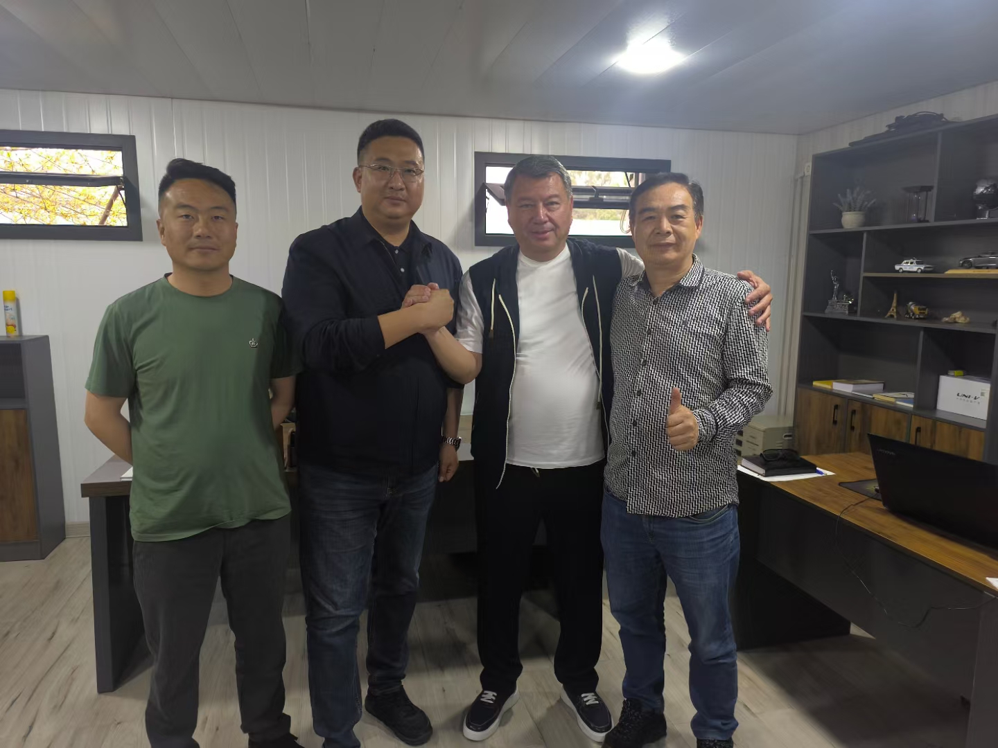 新增的整機(jī)銷售新疆代理商簽約現(xiàn)場 (5).jpg